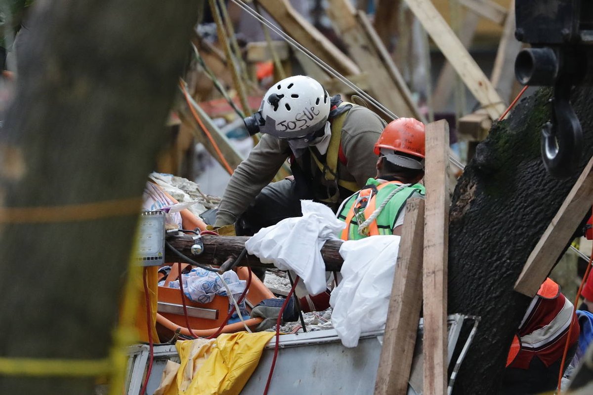 Asciende a 344 la cifra de muertos por el terremoto en México.
